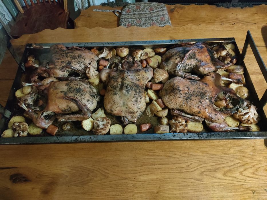 Prosiak ,jagnięcina,udźce,pieczone w piecu ziemnym