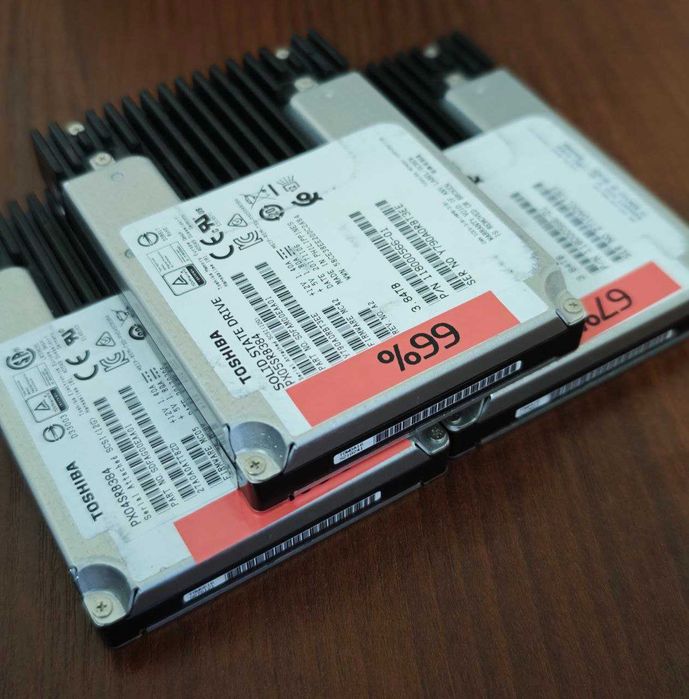 SSD 2.5" 3.84 TB 12G Toshiba PX05SRBЗ84 SAS (Б/B)