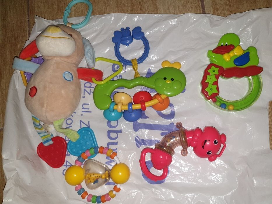Zabawki ,grzechotki, gryzaki, książka