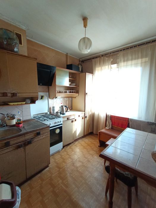 Продам теплу 2-ну кв на Вербовій