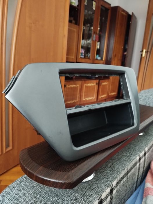 Панель автомагнітоли Kia Rio 3