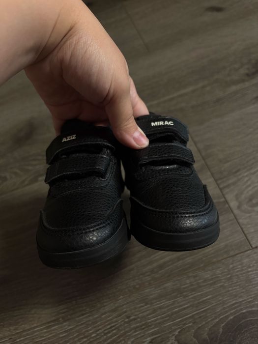 Кросівки adidas