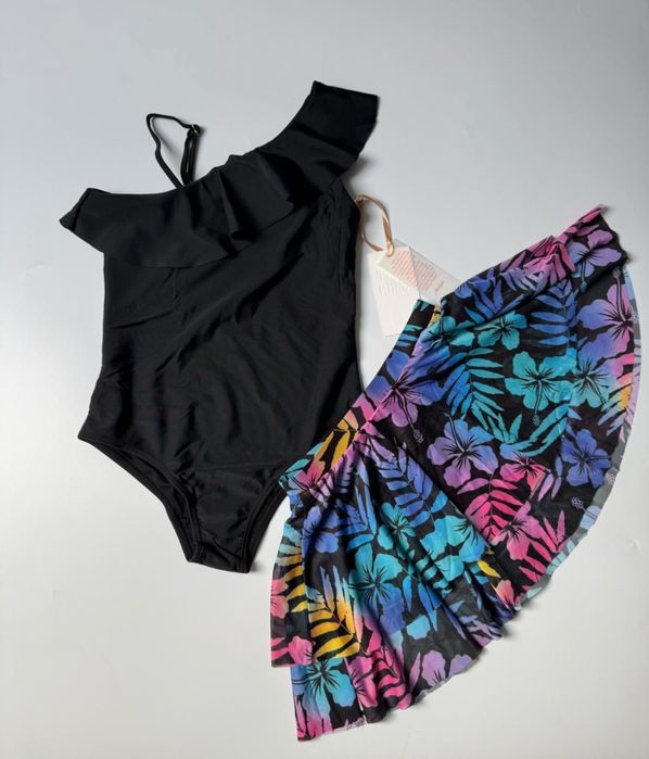 Nowy stroj kapielowy dla dziewczynki 134