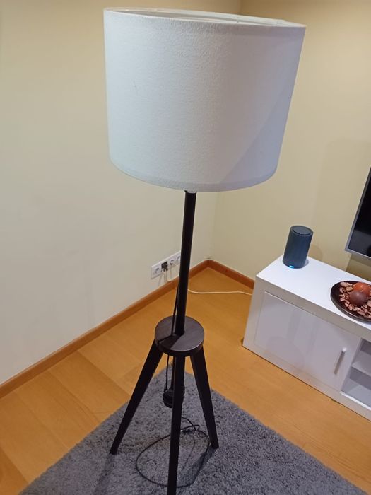 Candeeiro de pé alto