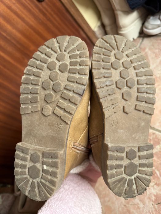 Botas em pelo no interior