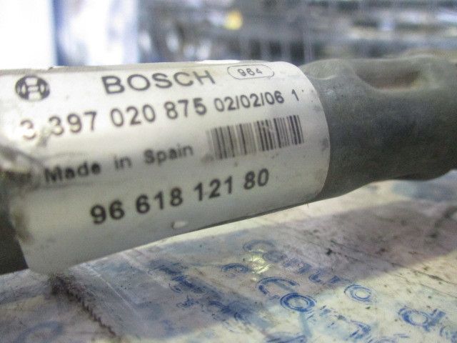 Haste / braço de escova limpa vidros frente esquerda PEUGEOT 407 (6D_)