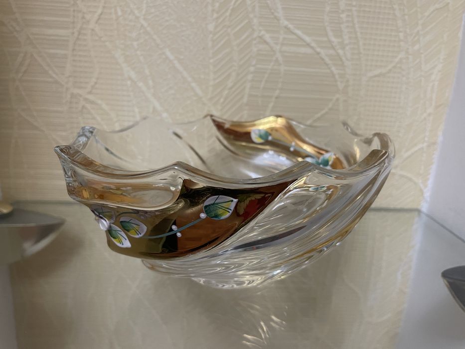 Ваза из богемского стекла с лепкой