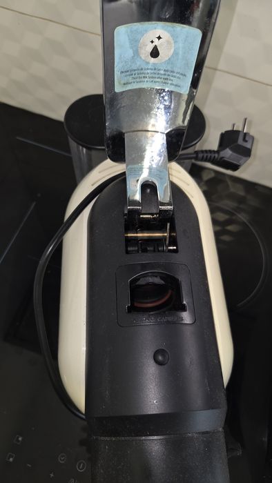 Máquina de Café Delta Q (avariada)