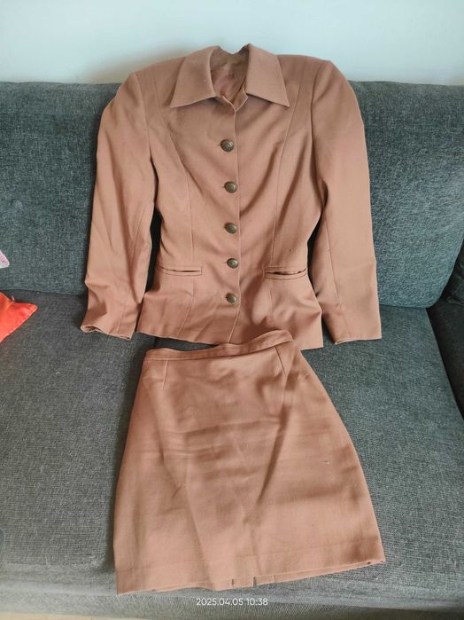 ELEGANCKI_Garnitur / Damski_Beż / Kakao_Zjawiskowy_36_Okazja