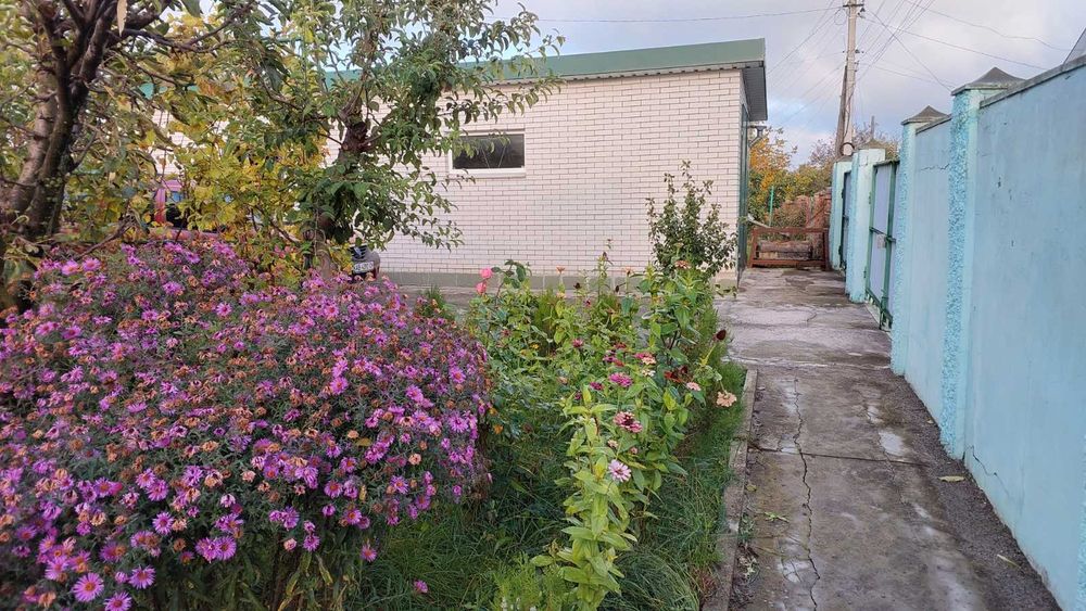 Продаж  будинку . 12сот. землі.