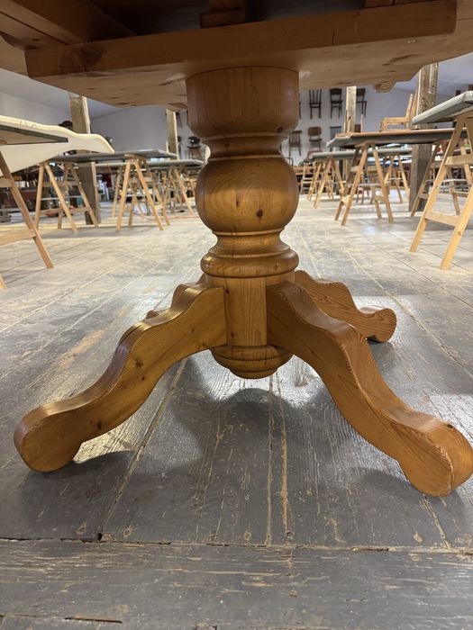 Okrągły,sosnowy,rozkładany,duży stół jadalniany lata80.vintage,deaign