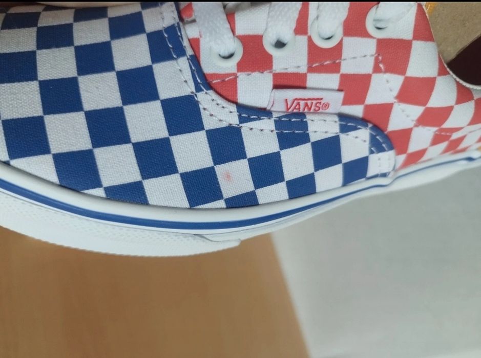 Vans Authentic tamanho 35. Novos  nunca usados, com etiqueta.