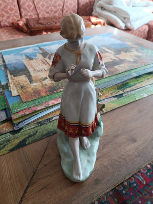 Фарфорові статуетки.