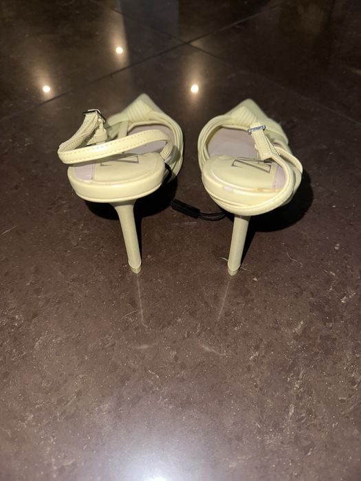 Buty na szpilce Zary