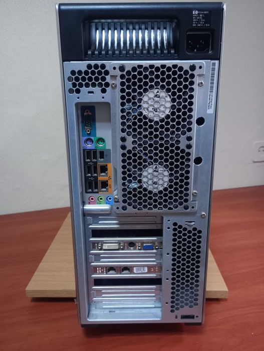 HP Z800 Workstation FF825AV Desktop 2x Xeon E5520