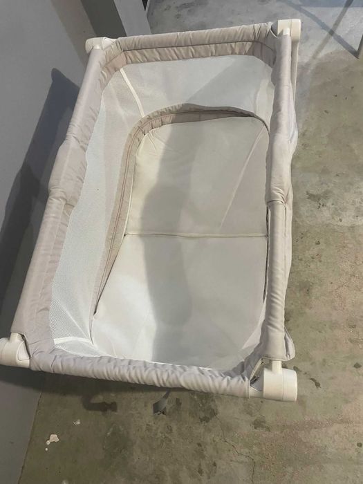 Cama de bebé desmontável