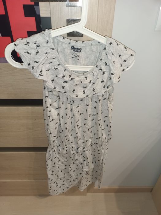 Szara sukienka hiszpanka