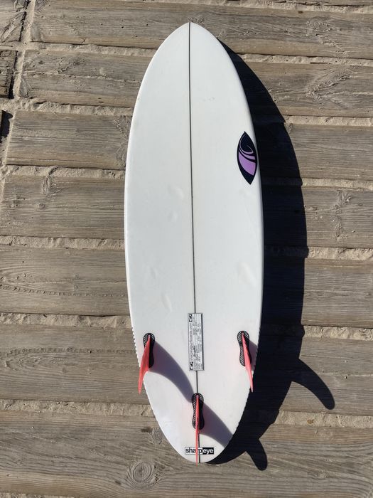 Prancha de surf sharpeye 5'8 com quilhas