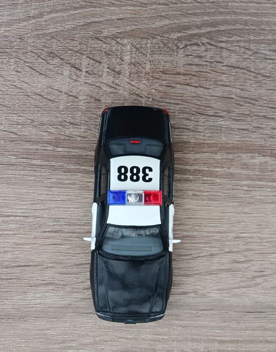 Нова поліцейська машинка