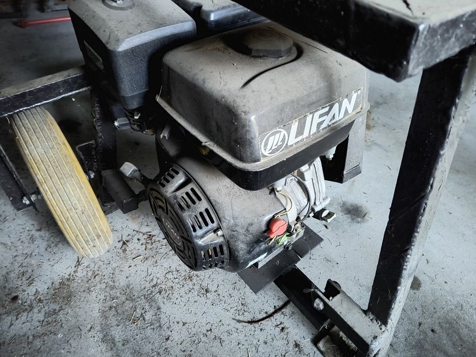 Rębak spalinowy rozdrabniacz "mobilny"