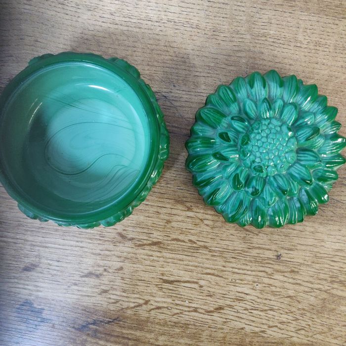 Шкатулка из малахитового стекла