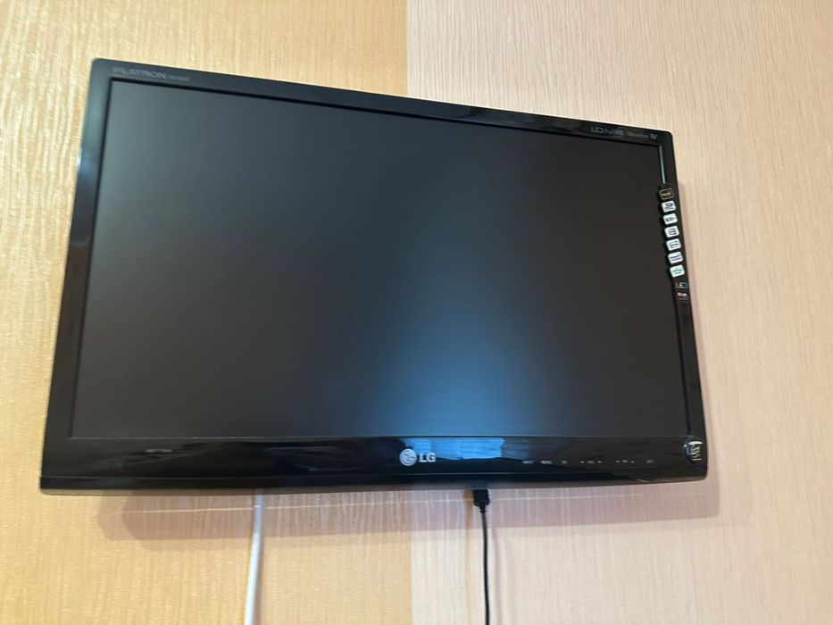 Телевизор / Монитор С LED-подсветкой LG M2380D-PZ