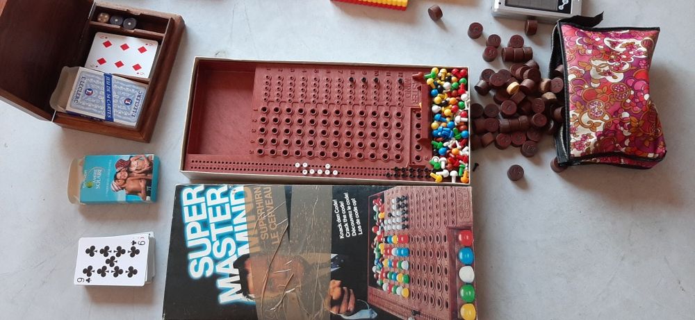 Vários jogos e cartas