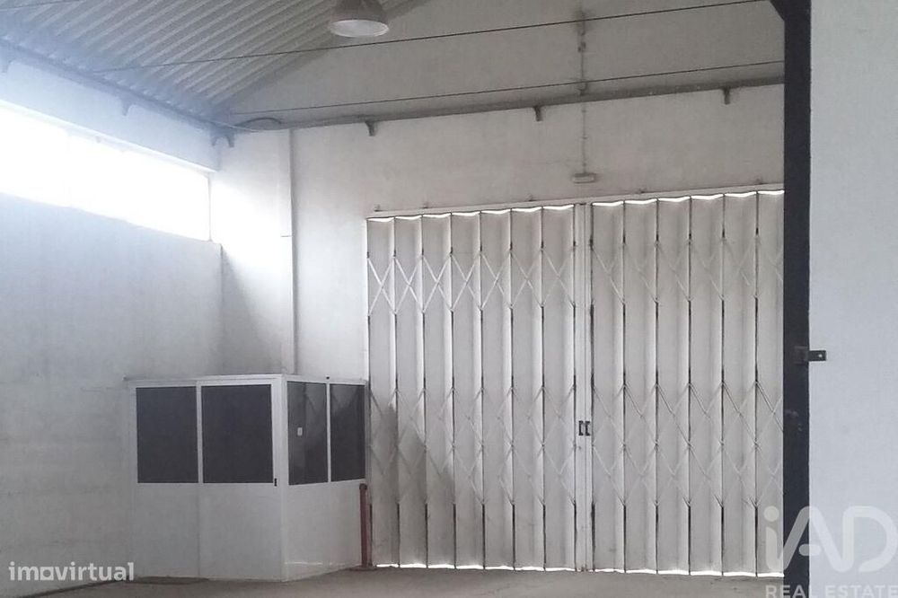 Hangar em Constantim e Vale de Nogueiras de 925,00 m2