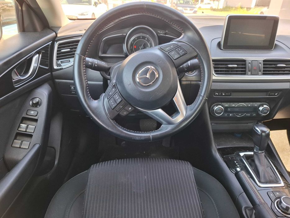 Samochód Mazda 3 benzyna  2.0 sedan