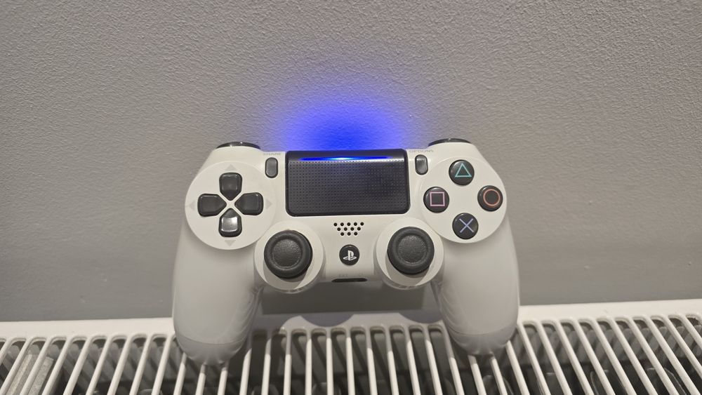 Pad PS4 DualShock 4 V2 – biały – uszkodzony (drift lewej gałki)