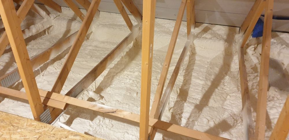 Ocieplamy pianą Dachy Poddasza, izolacja, piana, Docieplenia Piana pur