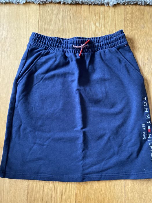 Saia Azul Tommy Hilfinger nova , azul escura Tam 38