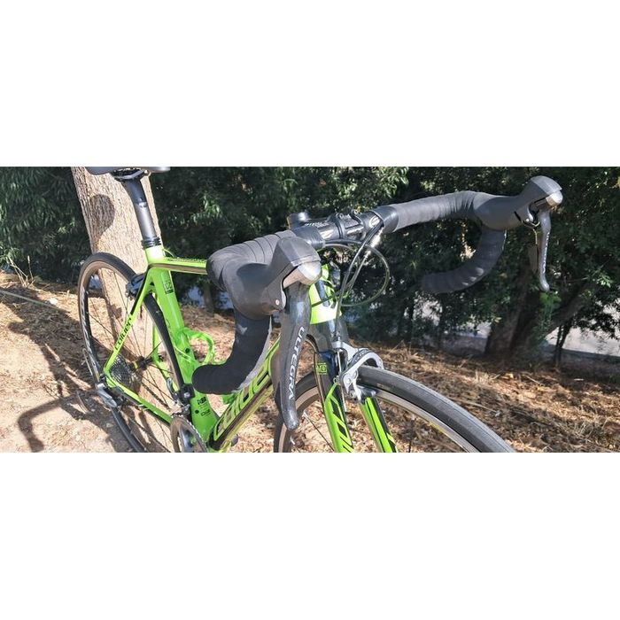 Bicicleta de carbono com ultegra 11v e mavic