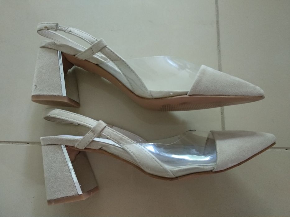 Beżowe transparentne buty bez pięty