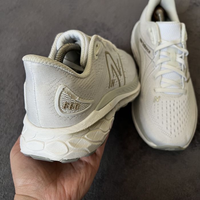 Жіночі кросівки New Balance 860. P. 39.