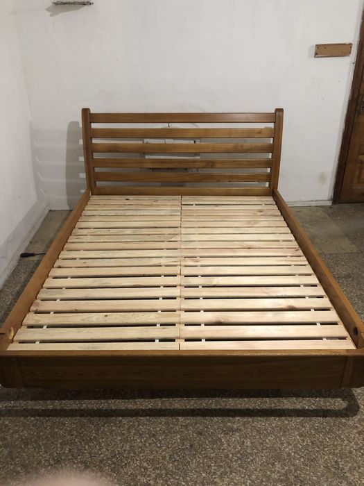 Ліжко з ясеня яке висить в повітрі. (160х200)