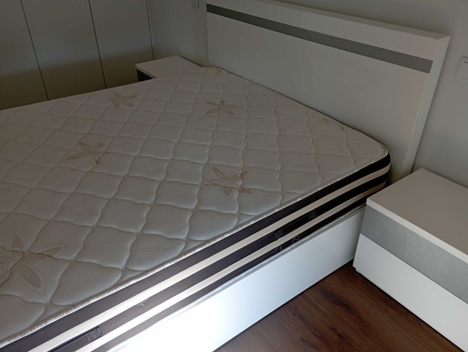 Vendo cama de casal + colchão