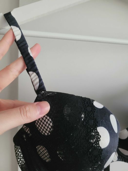 Intimissimi biustonosz Sofia 75B czarny w białe kropki koronka pinup