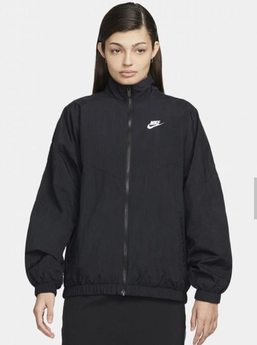 Вітровка жіноча Nike