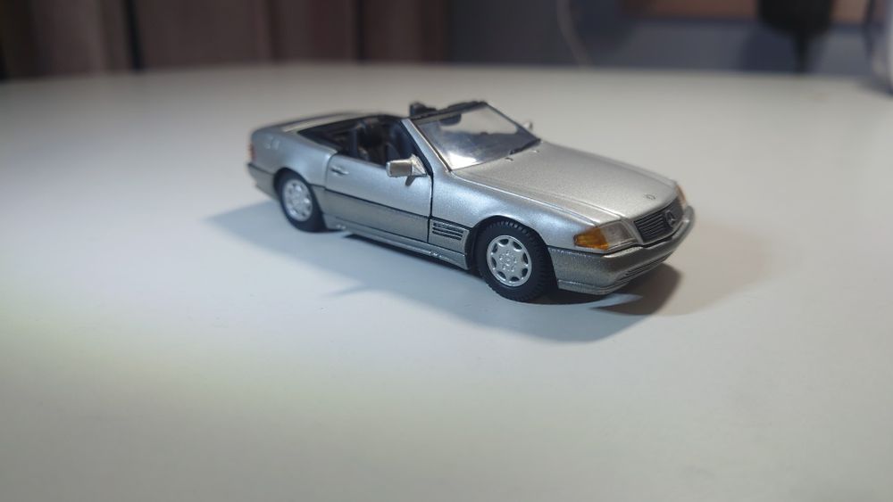 Моделі Mercedes SL , Mazda RX7
