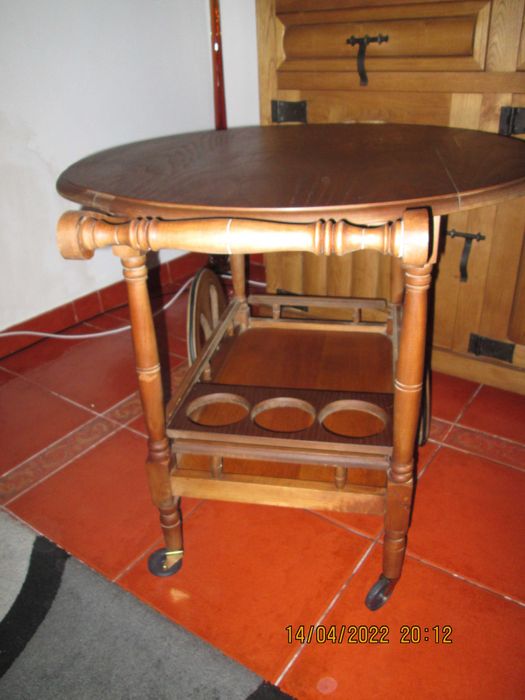 Carrinho de chá e Garrafeira em carvalho