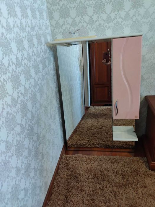 Дзеркальна шафа для ванної кімнати