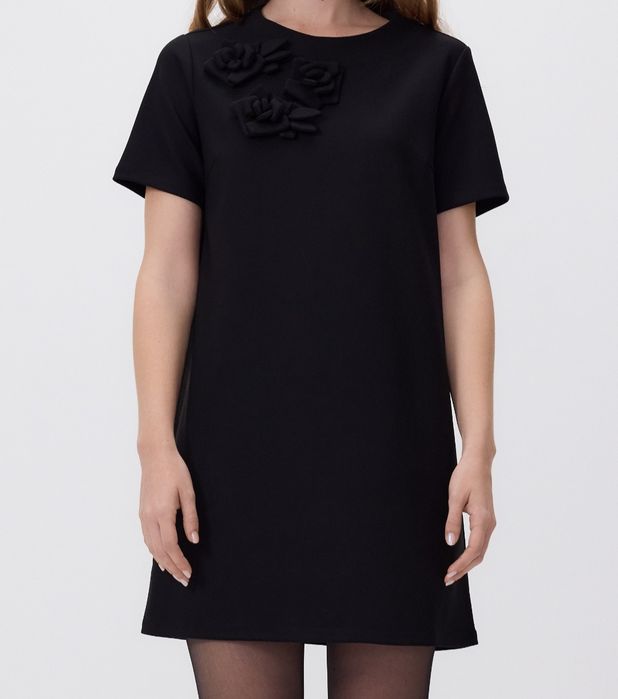 Sukienka z kwiatowa aplikacją. Reserved. Rozm. M.