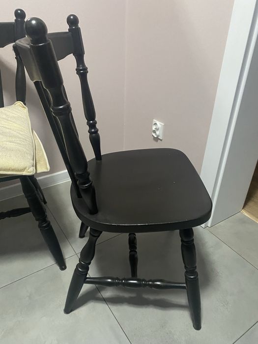 Krzesla drewniane  4 sztuki