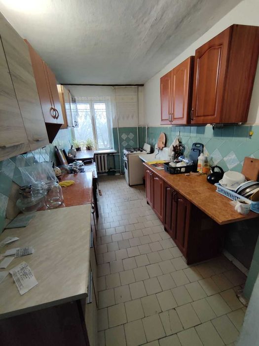 Продається кімната в гуртожитку.