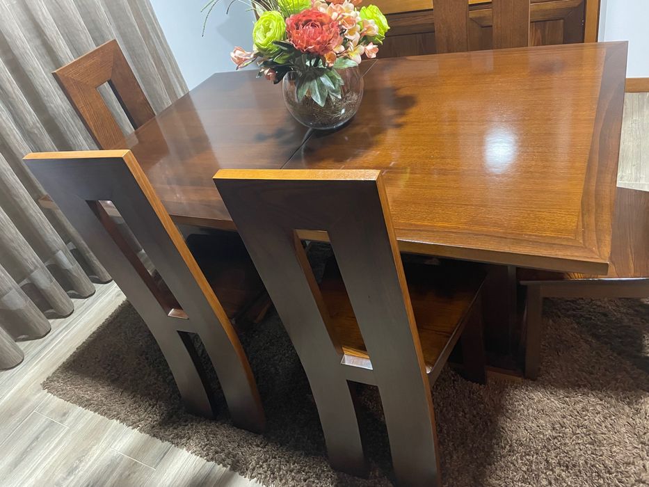 Mesa completa com 6 cadeiras