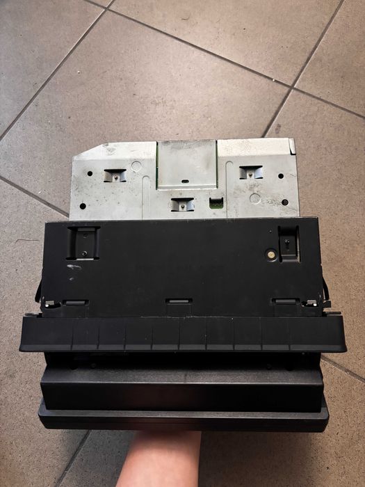 Radioodtwarzacz CD/DVD/GPS