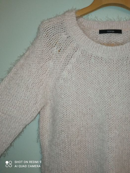 GEORGE włochaty sweterek M