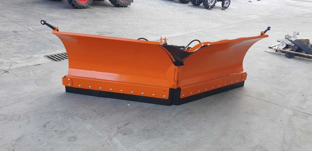 Pług śnieżny strzałkowy VARIO Mini 2,4 m Metal-Technik z amortyzacją