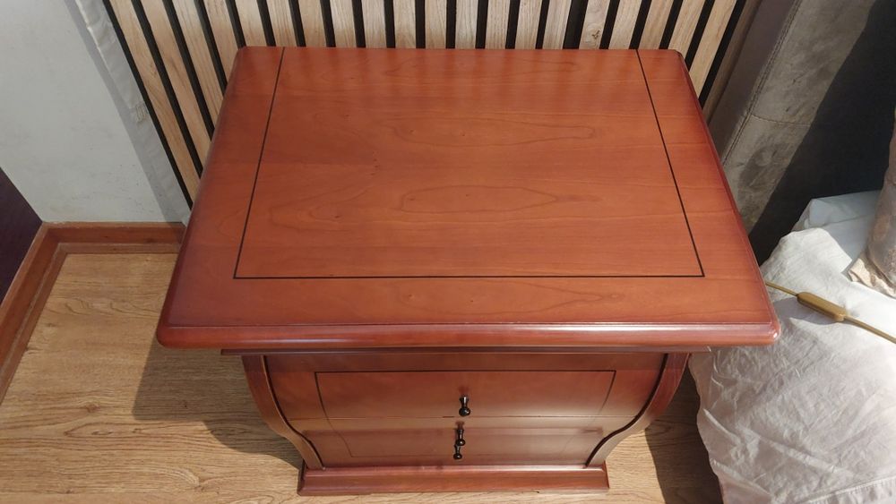 Cama de casal 200 x 1,60 com e mesas de cabeceira